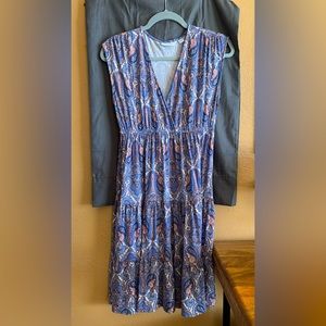 Used but is like brand new !! Stretchy sleeveless dress